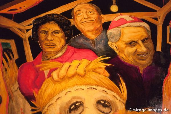 Muammar Abu Minyar al-Gaddafi
Schlüsselwörter: Laterne, Kirche, Religion, Frauen, Muammar al-Gaddafi, Kritik, Verstrickung, Basler Münster, beleuchtet, Ausstellung, Sarkasmus, Ironie, Fasnacht, kunstvoll, Cliquen, Sujet, Thema, Cortèges, Brauch, Tradition, Umzug, Humor, Comic, 