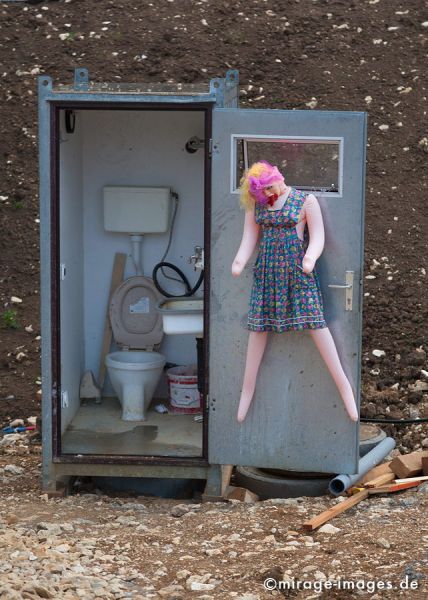 Lavatory
Jura
Schlüsselwörter: Puppe, aufblasbar, Toilette, WC, Humor, Dreck, Sex, vulgär, 