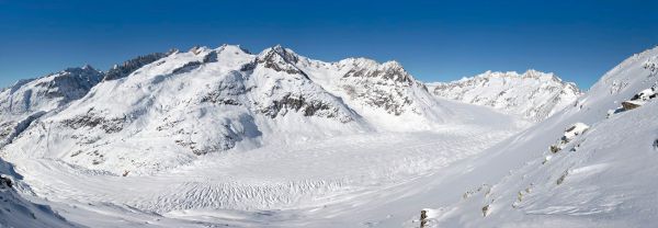 Aletschgletscher
Brig
Schlüsselwörter: UNESCO Weltkulturerbe Eis Schnee Winter Kälte weiss Sonne kalt Fels Steine Berge Berg Gebirge wild romantisch rauh ungezähmt Naturschutz geschützt gefroren Gletscher Klima Rückgang Wolke Landschaft unberührt 