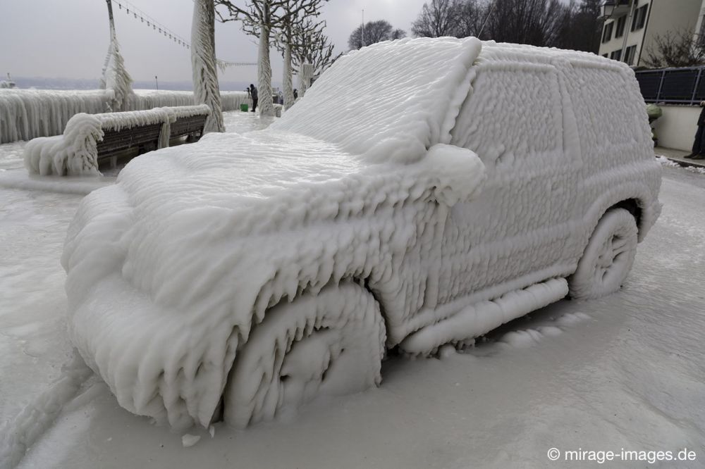 Glacé
Versoix Lac Léman
Schlüsselwörter: Zuckerguss Glatteis Eis vereist arktisch Winter Kälte sibirisch Frost Skulptur Auto malerisch pittoresk bizarr surrealistisch selten unbrauchbar Attraktion extrem eingepackt hilflos Fahrzeug Kunstwerk unbeweglich Ruhe friedlich Schönheit Zauber Spektake