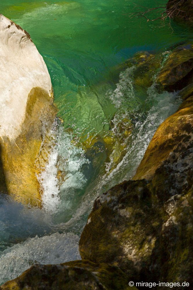 Maelstrom
Gorges du Verdon
Schlüsselwörter: Fluss Wirbel grn Wasser Felsen baden Frische einladen Bad malerisch Erholung sauber klar Freizeit schwimmen Urlaub Sauerstoff