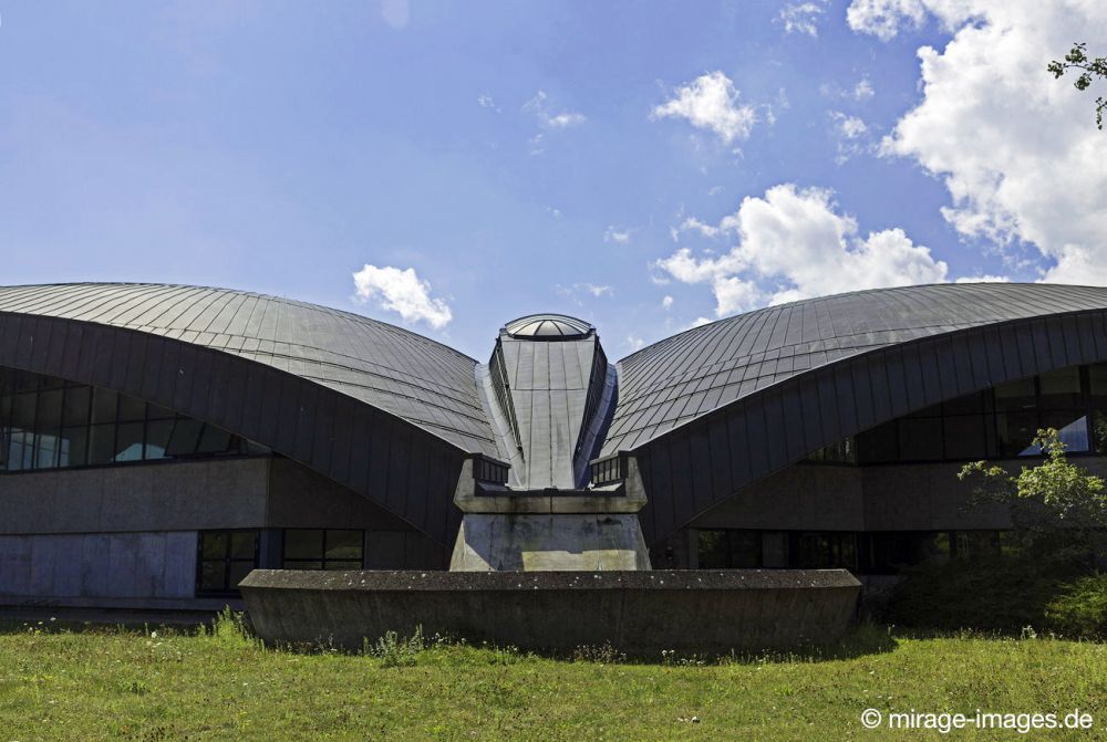 Centre National Sportif et Culturel ("d'Coque")
Luxembourg
Schlüsselwörter: Flügel leicht Sport Schwimmbad modern Zukunft Segel Muschel Olympia Kultur Dach Dachkonstruktion schweben Architektur Kirchberg Plateau Zentrum 
