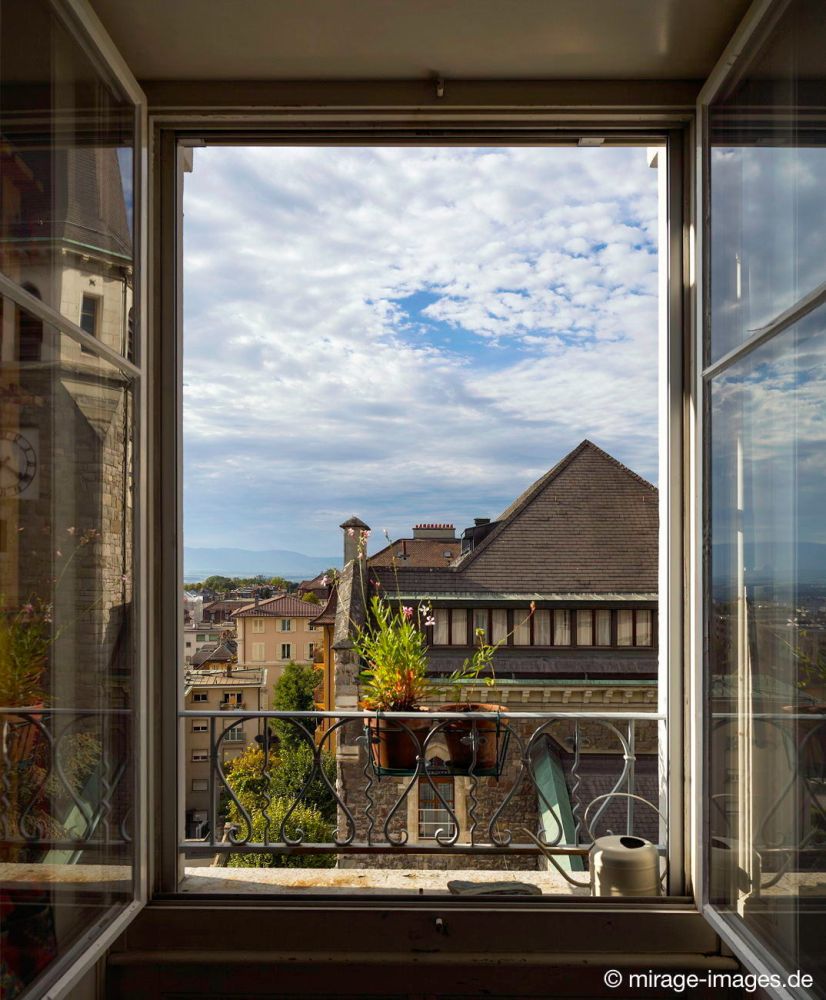 Fresh Air
Lausanne
Schlüsselwörter: Fenster Aussicht entspannt sonnig Tag Blumen Balkon Wolken Weite grün Dächer urban Altbau bürgerlich heiter symphatisch