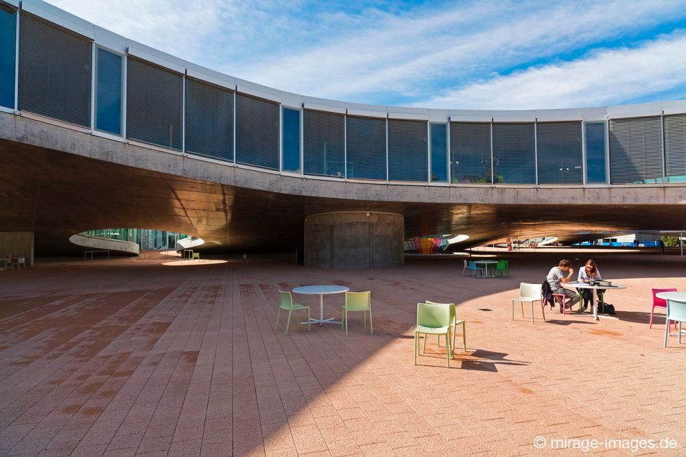 Rolex Learning Center EPFL
Lausanne
Schlüsselwörter: Architektur futuristisch Universität kreativ Kreativität Zukunft modern Avantgarde avantgardistisch exklusiv Jugend urban lifestyle Kultur lernen Investitition Kazuyo Sejima Ryue Nishizawa Architekt Vision revolutionär