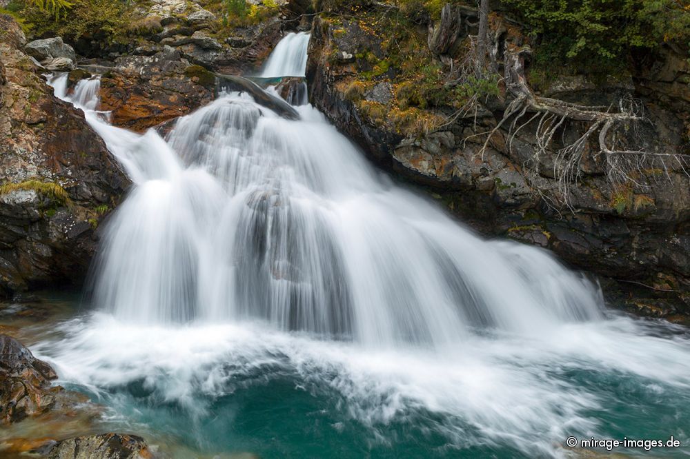 Waterfall
Pontresina
Schlüsselwörter: Kaskade Schönheit sanft wild weich Felsen Natur natürlich sauber romantisch lebendig türkis ursprünglich zerbrechlich Ruhe Meditation Entspannung entspannen bewegen Sehnsucht Leben Harmonie Cascades and Streams1 Postkarte Trinkwasser Attraktio