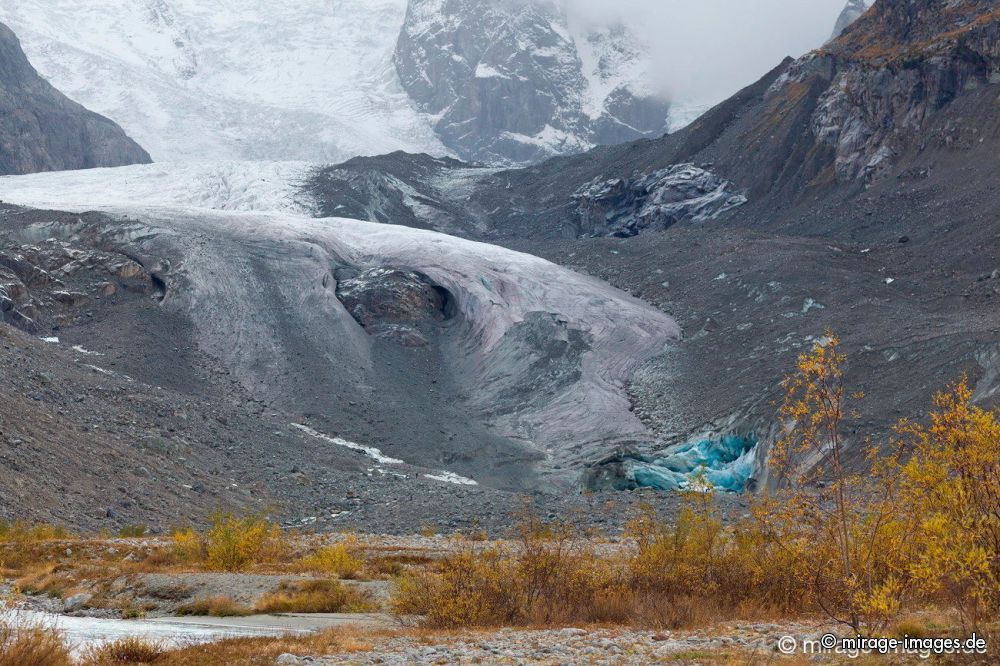 Morteratsch Glacier
Oberengadin
Schlüsselwörter: Gletscher Geröll Moräne Stein Hügel türkis blau Eis eisig kalt grau Maßstab Landschaft schroff Natur Einöde menschenleer schmelzen Gletscherschmelze Bruch Steine rau roh Chaos wild natürlich Erosion Naturgewalt urtümlich Gletscherspalte Portrait t