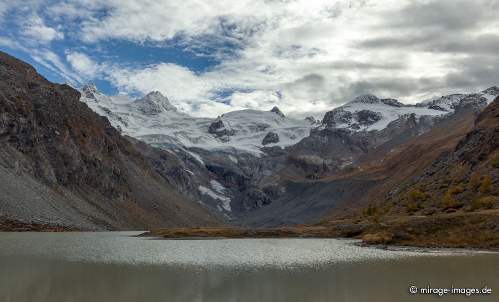 Lej da Vadret
Oberengadin

Schlüsselwörter: fantastisch lakes1 Wildnis rau Felsen Berge Berg hochalpin Gebirge mystisch geheimnisvoll Natur natürlich Wolken urtümlich Kulisse sauber unwegsam Stille ursprünglich zerbrechlich fragil sensibel kantig kraftvoll einsam abgeschieden unbewohnt