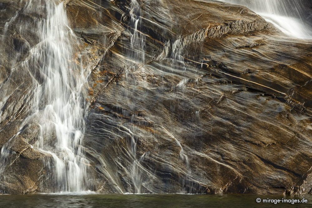Waterfall
Valle Maggia Ticino
Schlüsselwörter: aussen Wasser kalt Fels Steine wild Wildnis romantisch rauh ungezähmt Natur natürlich Naturschutz geschützt draussen Jahreszeit Skulptur Elemente Schönheit Ruhe friedlich Zauber verzaubert Magie magisch Harmonie Einklang bizarr Wasserfall fantastisch