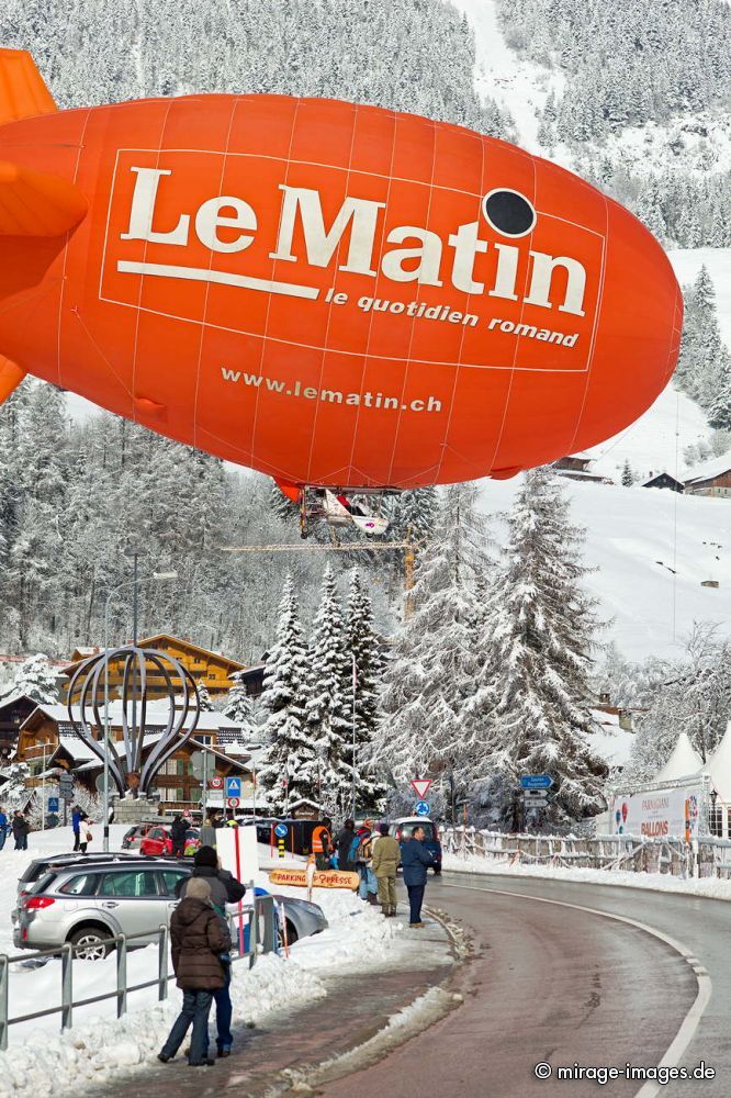 35. international Balloon Festival - "Zeppelin" of Jacques-Antoine Besnard avec le drigeable
Ch�teau-d��x
