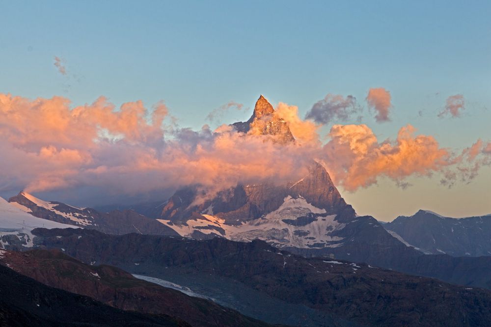 Mont Cervin
Zermatt
Schlüsselwörter: Alpen, Gebirge, Geheimnis, Berg, Hochland, wandern, Wanderung, Hochgebirge, alpin, Freizeit, Tourismus, Erholung, Ausflug, Ausflugsziel, Schnee, Magie, kantig, kraftvoll, Licht, mächtig, Gletscher, majestätisch, Eis, Licht, atemberaubend, faszinierend,