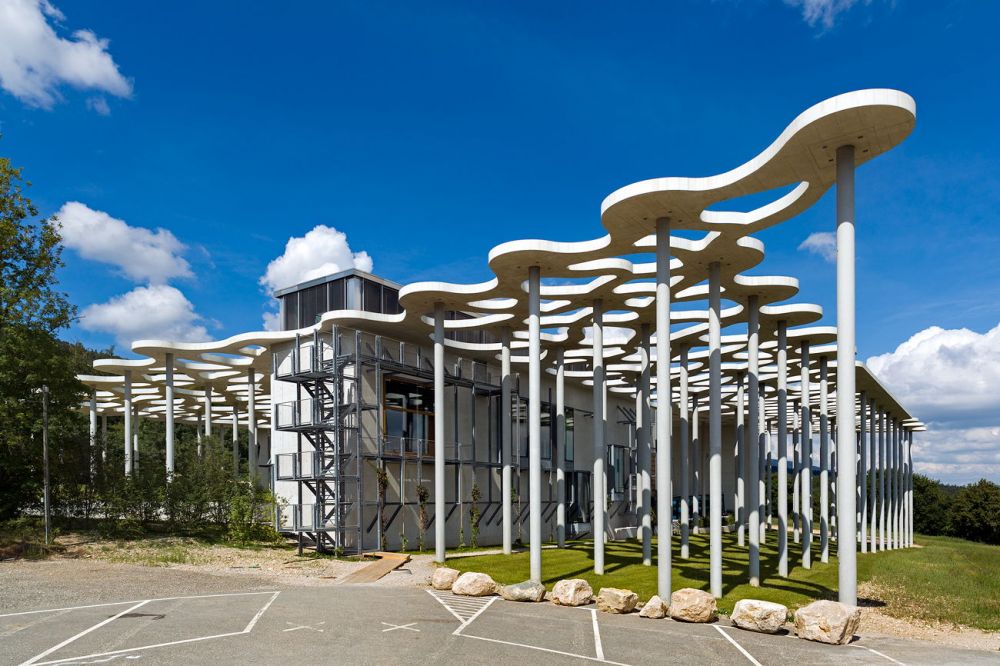 Fondation Jan Michalski
Montricher
Schlüsselwörter: Architektur, Literatur, Gebäude, Schriftsteller, modern, gewagt, exzentrisch, bizarr, Pergola,