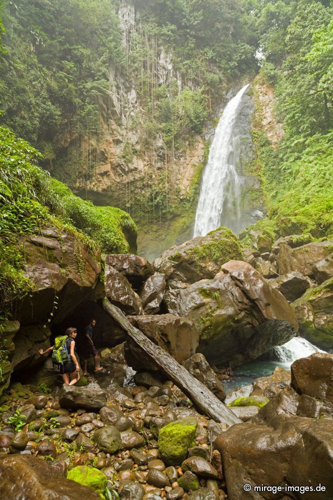 Trekking on slippy ground
Victoria Falls
Schlüsselwörter: Wasserfall, üppig, Vegetation, dicht, Wasser, Regenwald, Dschungel, ökologisch, fliessen, fruchtbar, gesund, feucht, nass, idyllisch, Leben, Harmonie, weich, wuchern, Dickicht, Abenteuer, Zauber, Magie, malerisch, natürlich, Schönheit, frisch, empfind