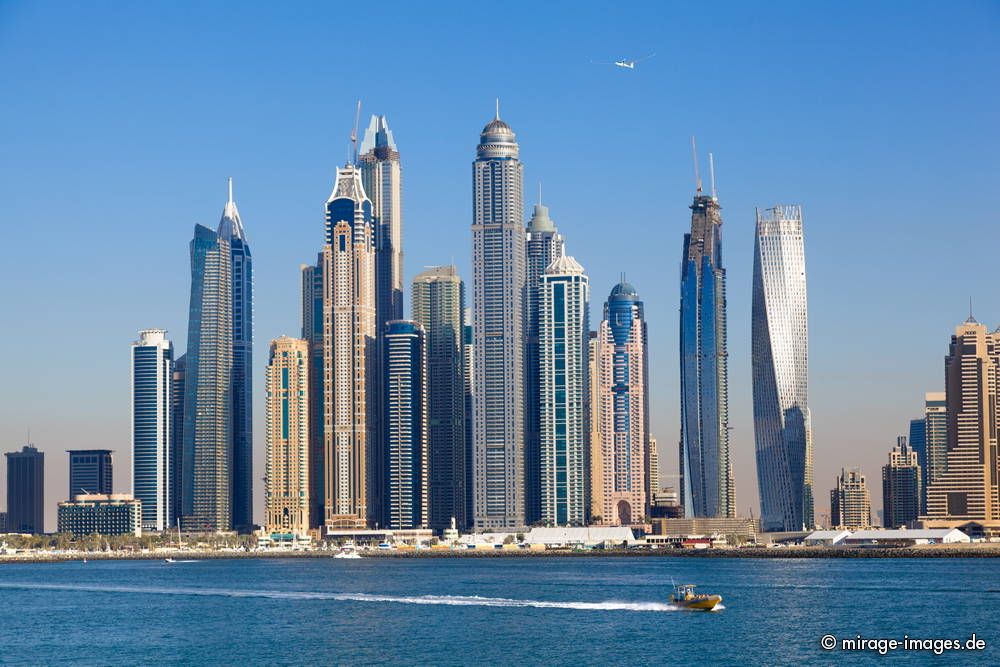 Skyline
Dubai Marina
Schlüsselwörter: Architektur Beton Hochhaus Macht Stärke Einfluss gross riesig gigantisch Stahl Großstadt gespentisch Gebäude grandios Wolkenkratzer künstlich Luxus Attraktion Fiktion Platz Traum futuristisch edel nobel großzügig verschwenderisch kostspielig feudal