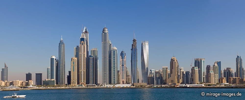 Skyline
Dubai Marina
Schlüsselwörter: Architektur Beton Hochhaus Macht Stärke Einfluss gross riesig gigantisch Stahl Großstadt gespentisch Gebäude grandios Wolkenkratzer künstlich Luxus Attraktion Fiktion Platz Traum futuristisch edel nobel großzügig verschwenderisch kostspielig feudal