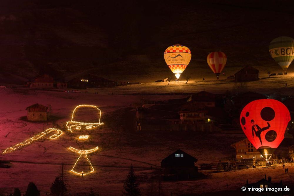 Nightglow at the 40th International Hot Air Balloon Festival, dedicated to Charly Chaplin
Chteau-dx
