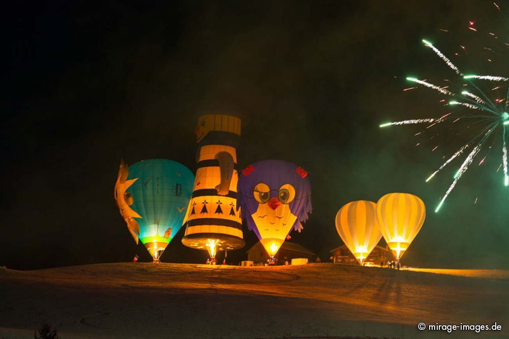 Nightglow at the 40th International Hot Air Balloon Festival, dedicated to Charly Chaplin
Ch�teau-d��x
