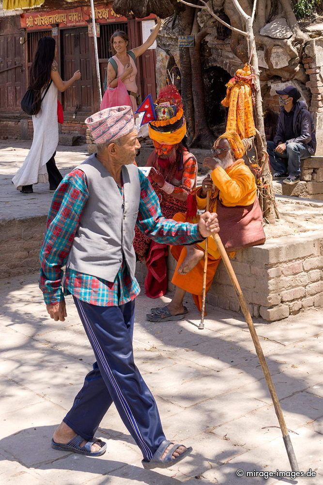 An old Guy, two Tourists and two Sadhus
Durbar Square
