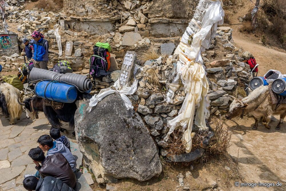 Rest at a nearly destroyed Stupa
Khumjung - Gokyo Ri Trekking Trail
