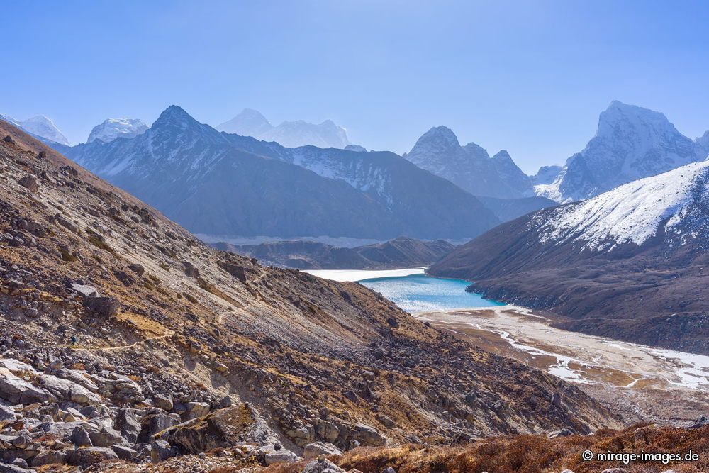 Looking Back
Between Gokyo and Renjo La Pass
