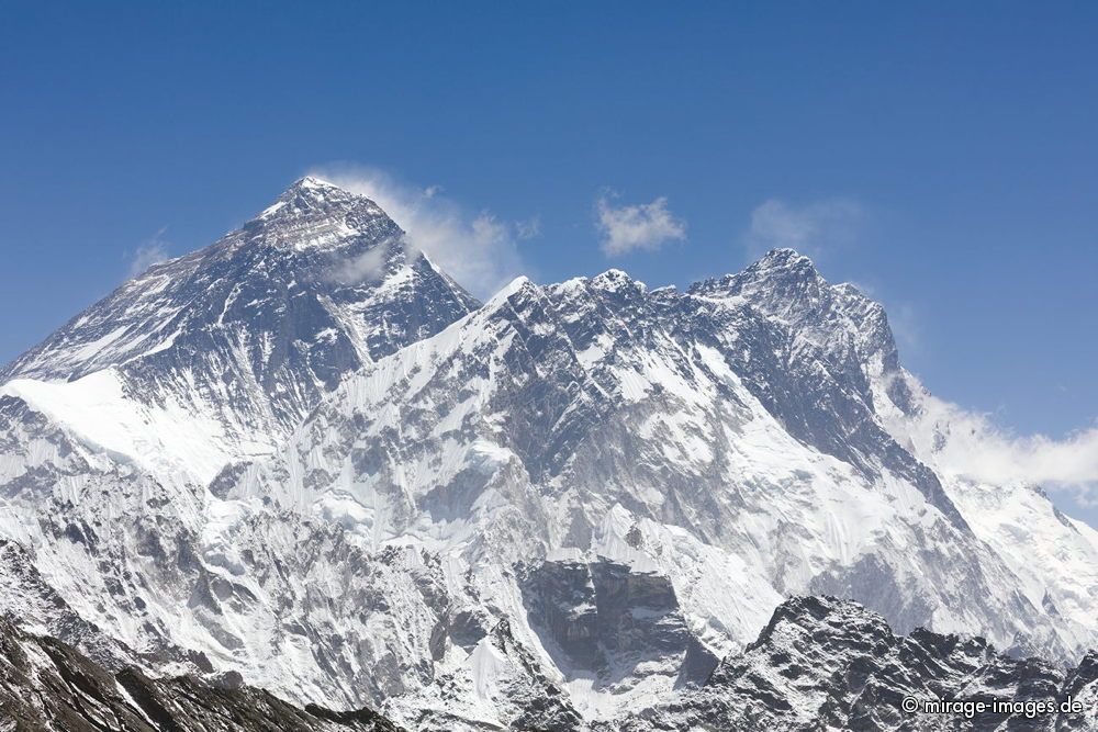 Mount Everest 8850m and Lhotse 8516m
Renjo La Pass 
