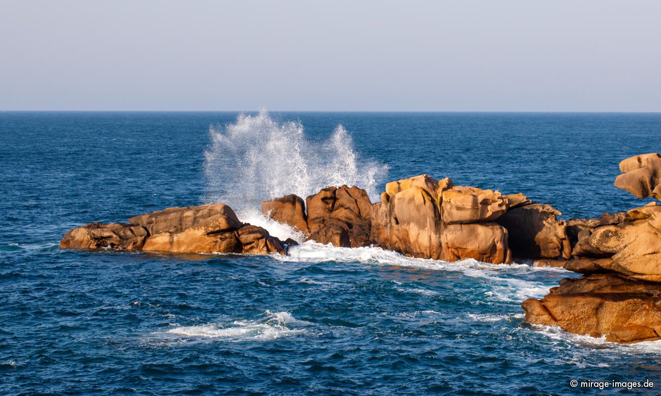 Sea, waves and pink rocks
Ploumanac�h - C�te de Granit Rose
