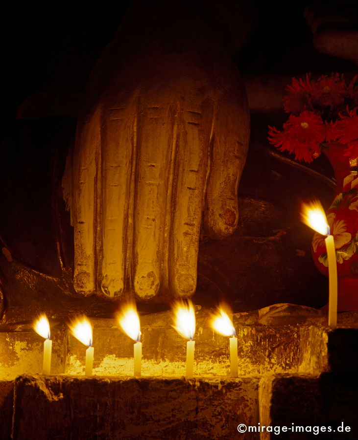 Buddha Hand
Katchin State
Schlüsselwörter: meditation1, Stein, Heiligtum, Tempel, Kraft, Meditation, Buddhismus, Religion, Spiritualität, Anbetung, Ruhe, Skulptur, zeitlos, Schönheit, Kerzen, Nacht, Ruhe, Stille, Wind, Frieden, friedlich, heilig, Entspannung, entspannen, Kontemplation, Liebe,