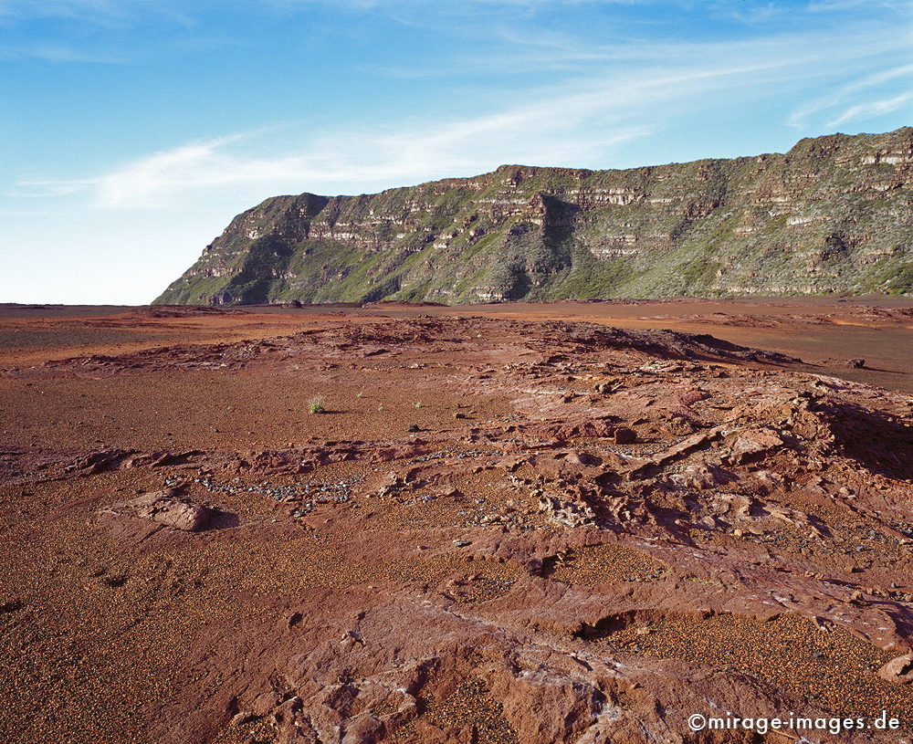 Red Sand
Plaines des Sables
Schlüsselwörter: Lava, Lavafeld, Sand, alt, Geologie, Wüste, einsam, Einsamkeit, Weite, Plateau, Hochebene, vulkanisch, Stein, rot, menschenleer, Einöde, trocken, karg, bizarr, unwirklich, Bruch, Ruhe, menschenleer, verlassen, Geologie, lebendsfeindlch, einsam, Einsamke
