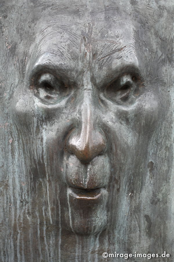 Adenauer
Bonn
Schlüsselwörter: CDU, Rhein, Augen, bronze, Politik, Ära, Gesellschaft, Kanzler, Nachkriegszeit, Denkmal,