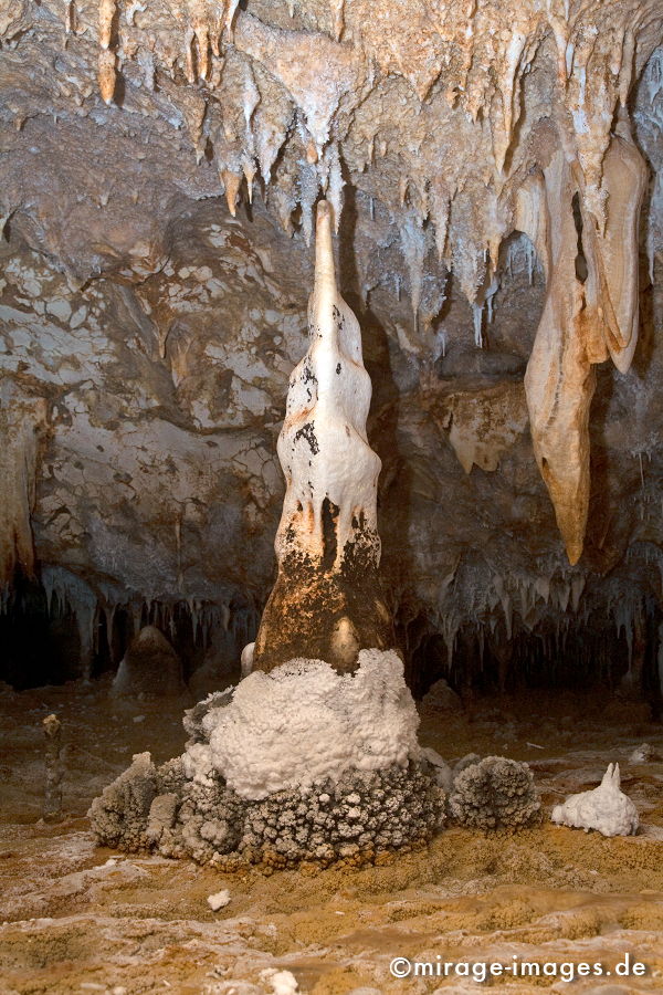 Stalagmite
Khaf Thary
Schlüsselwörter: Höhle, Abenteuer, forschen, entdecken, unbekannt, abgelegen, dunkel, Stille, Felsen, unwirtlich, klettern, Stalagmiten, Natur, surreal, Geologie, 