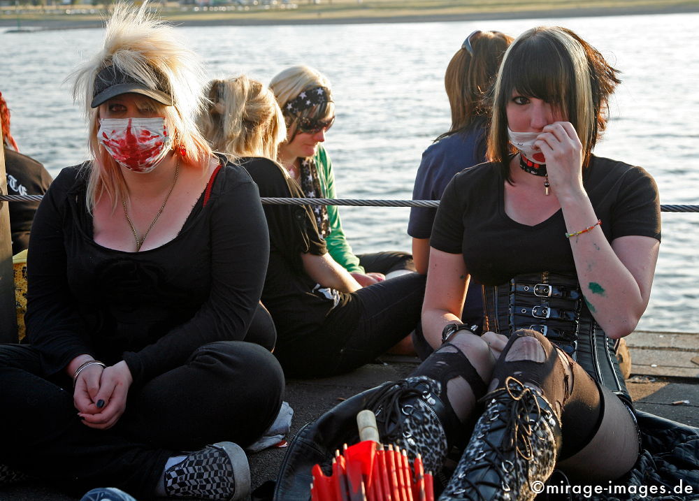 Japan Tag
D�sseldorf
Schlüsselwörter: Popkultur, futuristisch, Blut, Fantasie, bizarr, Abenteuer, schräg, Gothik, Spiel, Imagination, Fiktion, exotisch, Kultur, Outfit, Mundschutz, Mädchen, Rollenspiel, Cosplay, Comic, Jugendkultur, Japan, japanisch, Fernost, bunt, schrill, Pop,