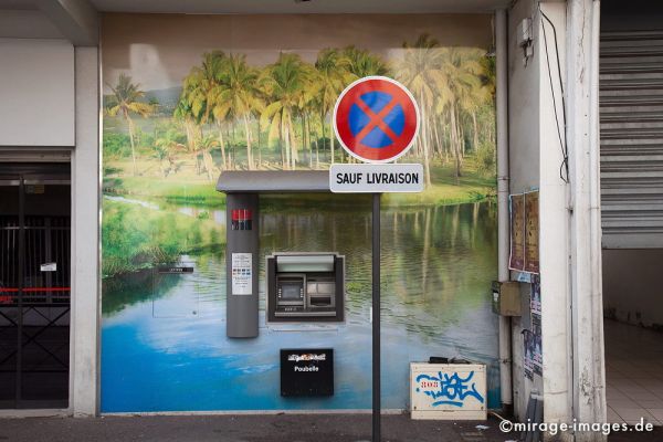 ATM
Saint-Paul
Schlüsselwörter: Geldautomat, Mülleimer, Halteverbot, kurios, urban, Fototapete, Palmen, bizarr, 